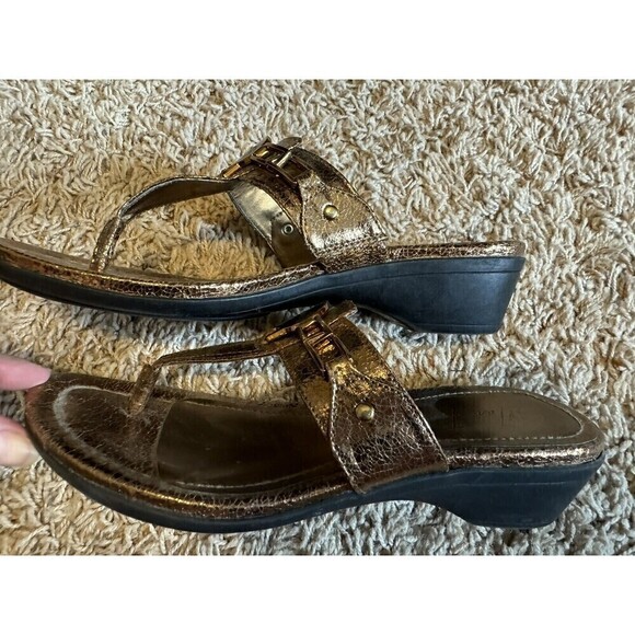 Marc Fisher Gold Glitter Strap Wedge Heel Sandals Women's Size 7.5M Logo Thong - Picture 4 of 10